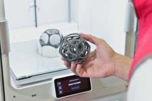 Ultimaker S5 Pro Bundle a dvoumateriálový výtisk